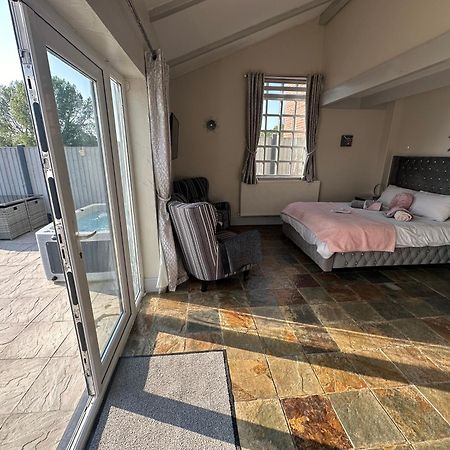 Dwylig Isa Holiday Cottages Rhuddlan 客房 照片