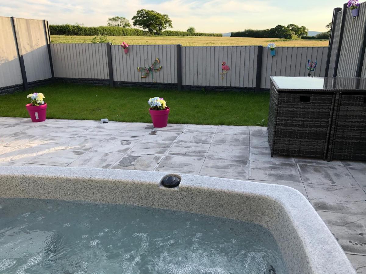 Dwylig Isa Holiday Cottages Rhuddlan 外观 照片