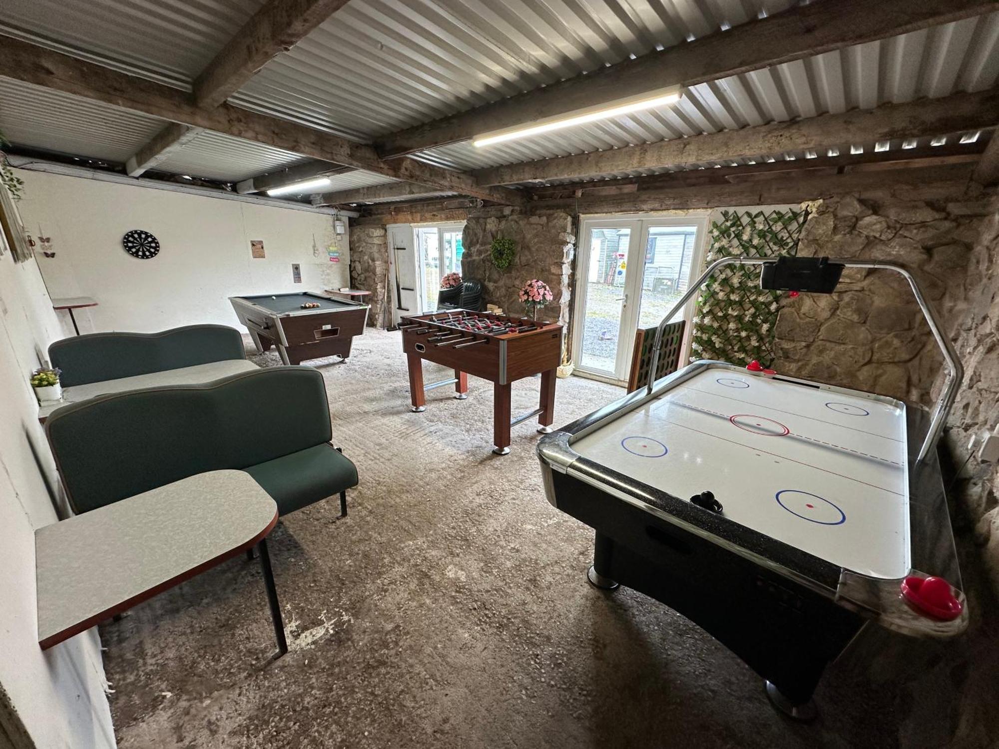 Dwylig Isa Holiday Cottages Rhuddlan 外观 照片