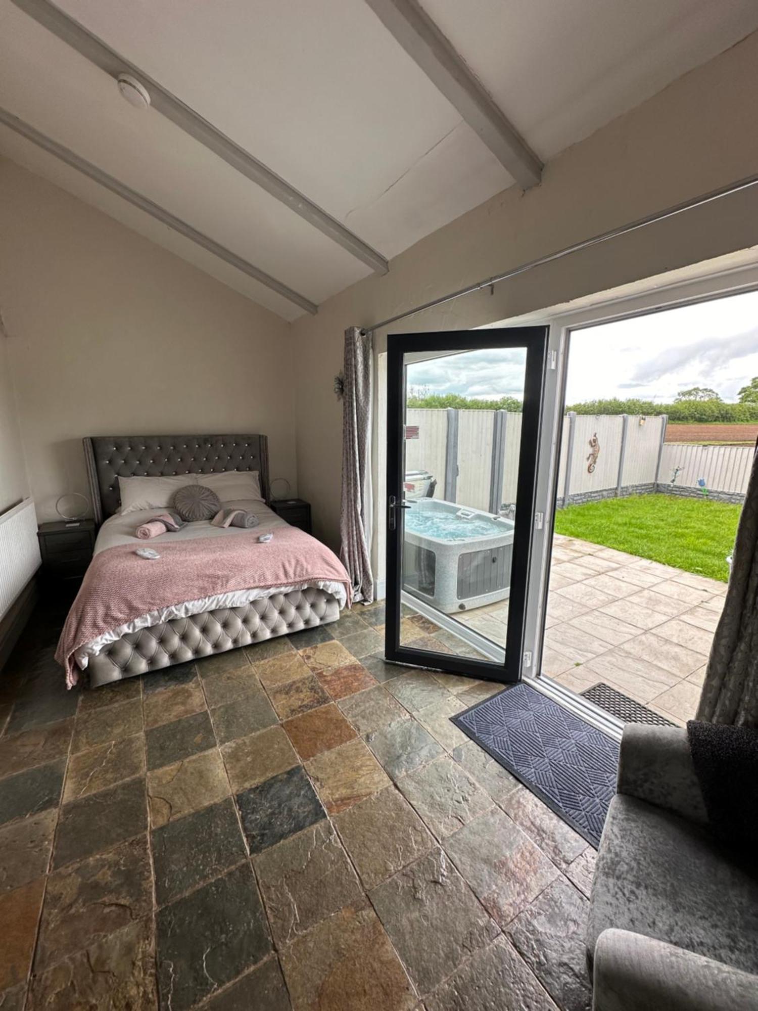 Dwylig Isa Holiday Cottages Rhuddlan 客房 照片