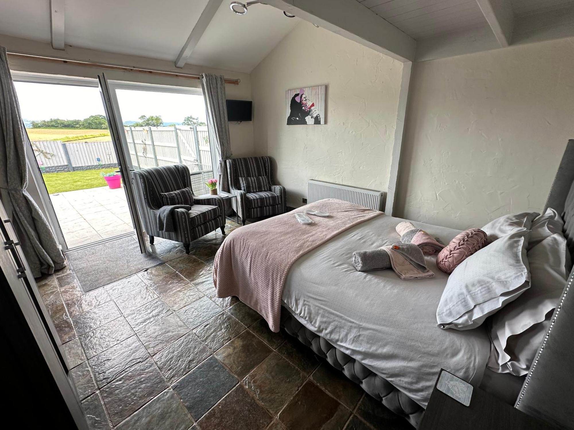 Dwylig Isa Holiday Cottages Rhuddlan 外观 照片