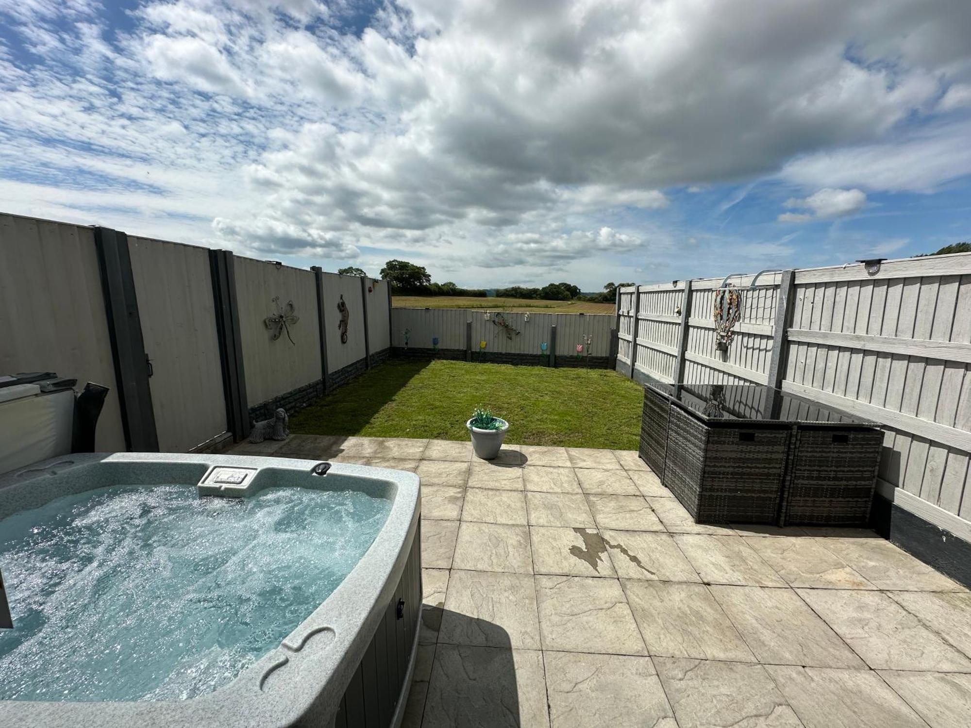 Dwylig Isa Holiday Cottages Rhuddlan 外观 照片