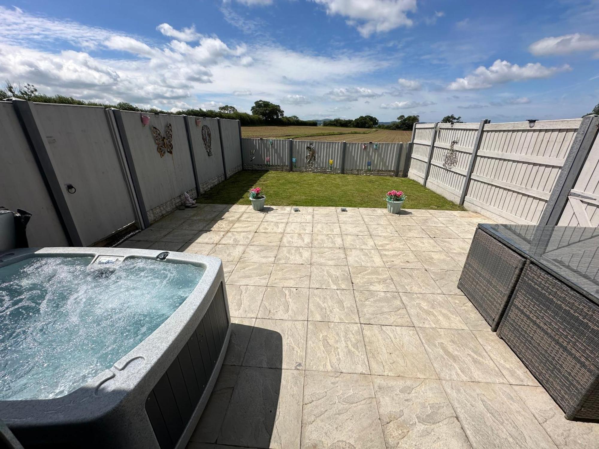 Dwylig Isa Holiday Cottages Rhuddlan 外观 照片